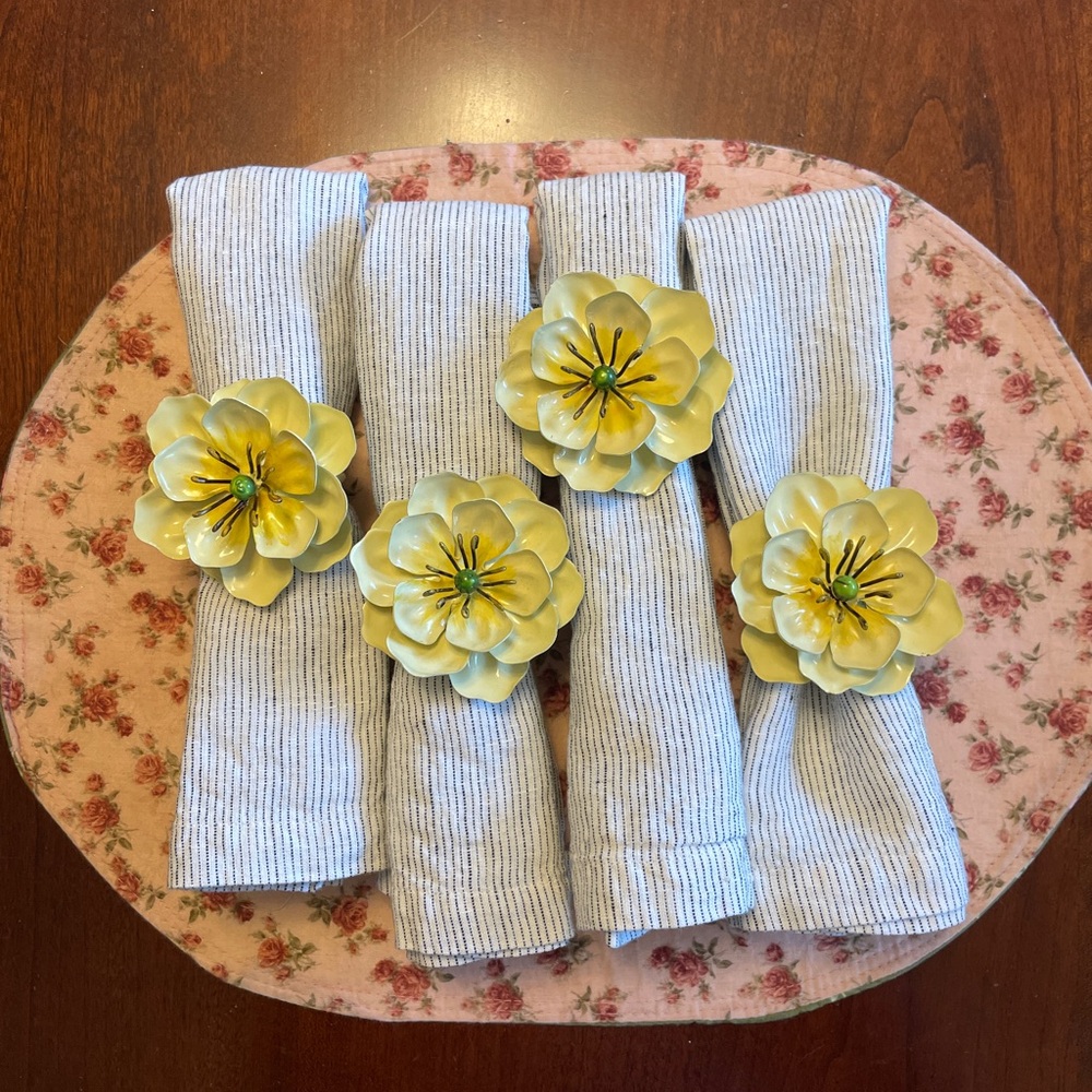 Four Vintagey Metal Cream Colored Flower Napkin Holders